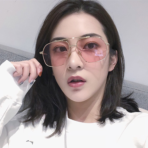 Λεπτά γυαλιά με ένα λεπτό πλαίσιο σε διάφορα χρώματα