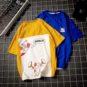 Μοντέρνο αρσενικό μπλουζάκι με ενδιαφέρουσα εφαρμογή σε κίτρινο και μπλε χρώμα