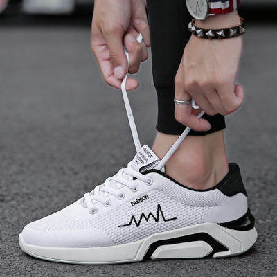 Τρέχοντα αρσενικά πάνινα παπούτσια σε διάφορα μοντέλα