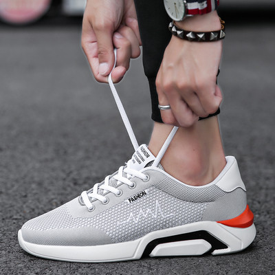 Τρέχοντα αρσενικά πάνινα παπούτσια σε διάφορα μοντέλα