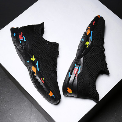 Τρέχοντα αρσενικά πάνινα παπούτσια σε διάφορα μοντέλα