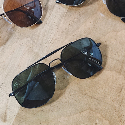 Ανδρικά γυαλιά ηλίου σε τέσσερα χρώματα με λεπτό πλαίσιο