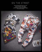 Modern színes férfi nadrág virágos motívumokkal