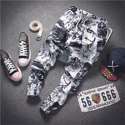 Modern színes férfi nadrág virágos motívumokkal