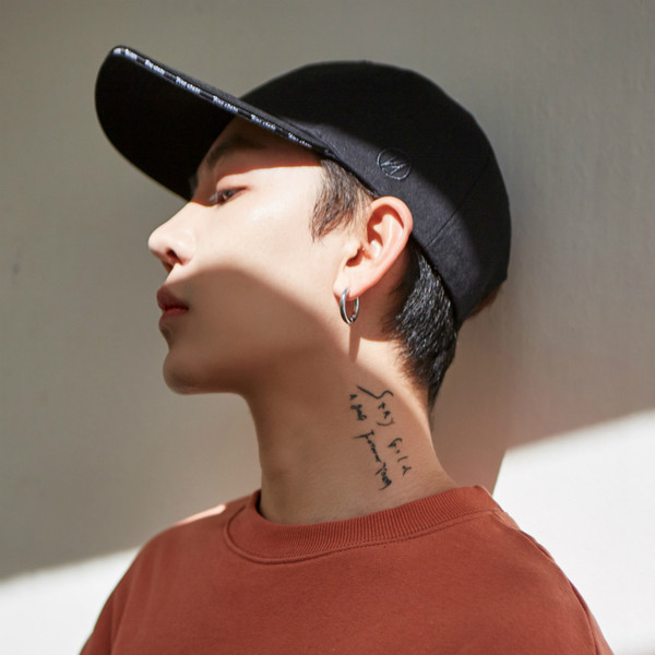 Αντρικά καπέλα σε μαύρο χρώμα με επιγραφή