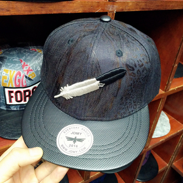 Palarie barbateasca cu viziera dreapta in mai multe modele