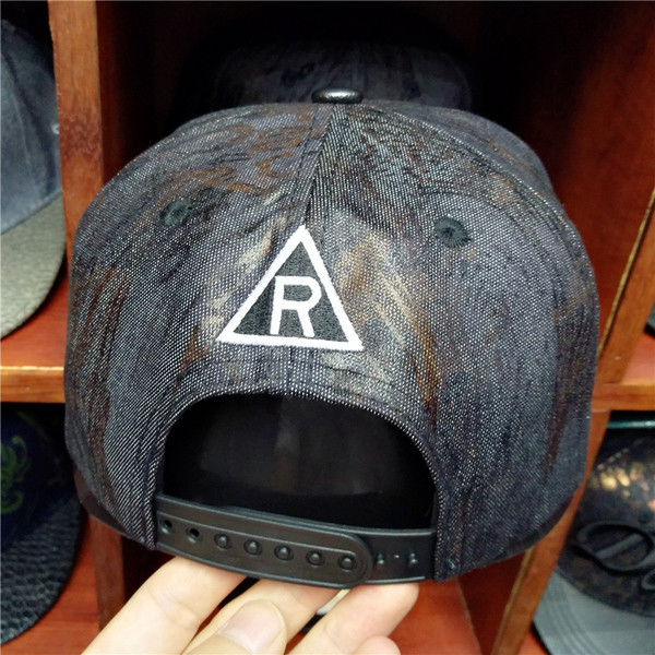 Palarie barbateasca cu viziera dreapta in mai multe modele