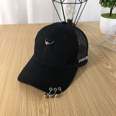 Palarie de vara cu plasa si decor metalic in mai multe culori potrivita pentru barbati si femei