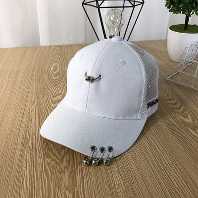 Palarie de vara cu plasa si decor metalic in mai multe culori potrivita pentru barbati si femei