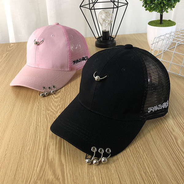 Palarie de vara cu plasa si decor metalic in mai multe culori potrivita pentru barbati si femei