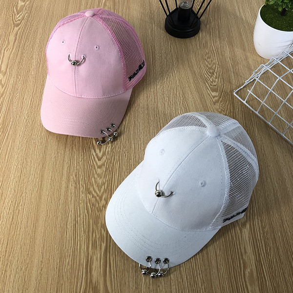 Palarie de vara cu plasa si decor metalic in mai multe culori potrivita pentru barbati si femei