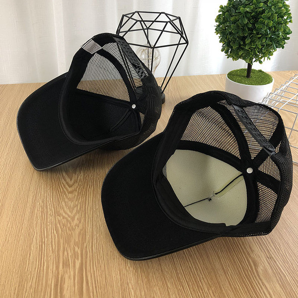 Casual καπέλο ανδρών με μεταλλική διακόσμηση σε μαύρο χρώμα