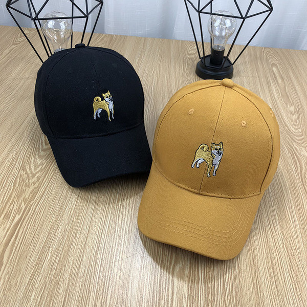 Ανδρικό καπέλο με κεντήματα και τετράχρωμη επιγραφή