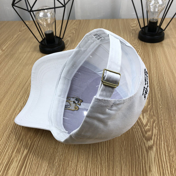 Ανδρικό καπέλο με κεντήματα και τετράχρωμη επιγραφή