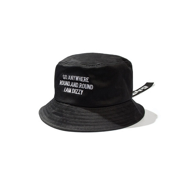 Αντρικά καπέλα με μαύρα γράμματα και αξεσουάρ