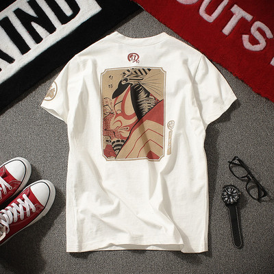 Tricou casual barbatesc cu o aplicatie interesanta in alb-negru