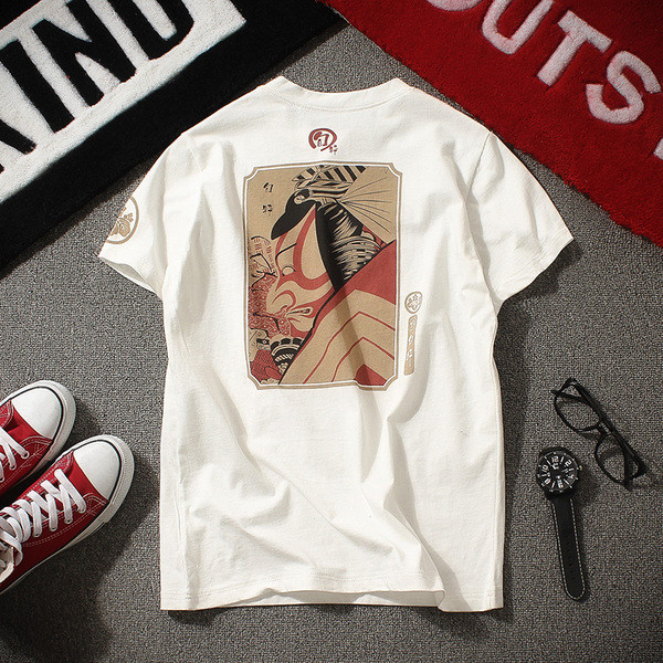 Tricou casual barbatesc cu o aplicatie interesanta in alb-negru