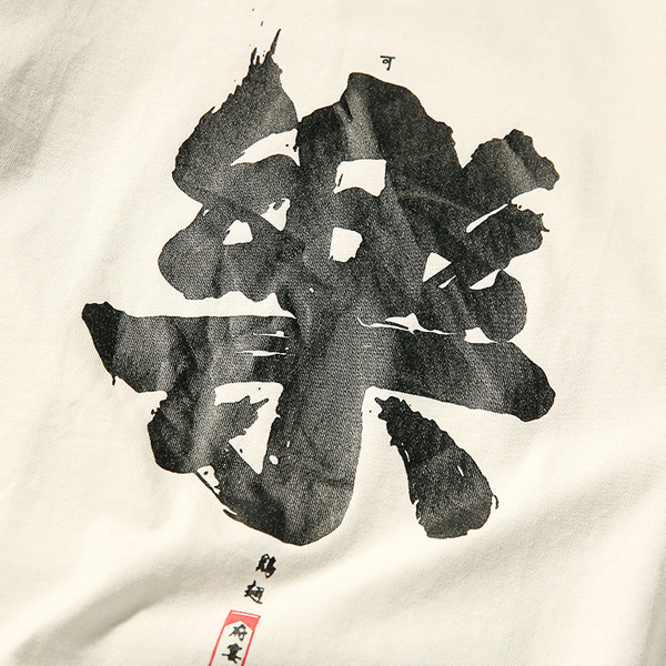 Tricou elegant pentru bărbați cu aplicații colorate în alb-negru