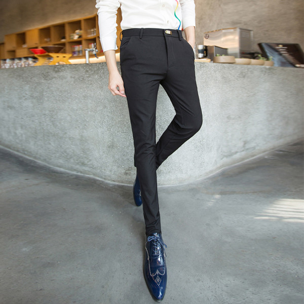 Λεπτό μοντέλο λεπτό παντελόνι με μεταλλική διακόσμηση