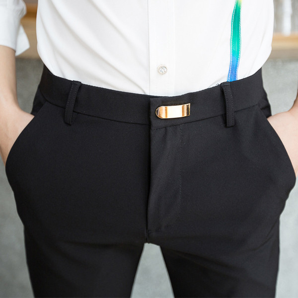 Λεπτό μοντέλο λεπτό παντελόνι με μεταλλική διακόσμηση