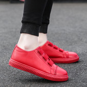 Tenisi actuali pentru bărbați în negru și roșu