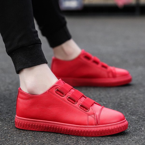 Tenisi actuali pentru bărbați în negru și roșu