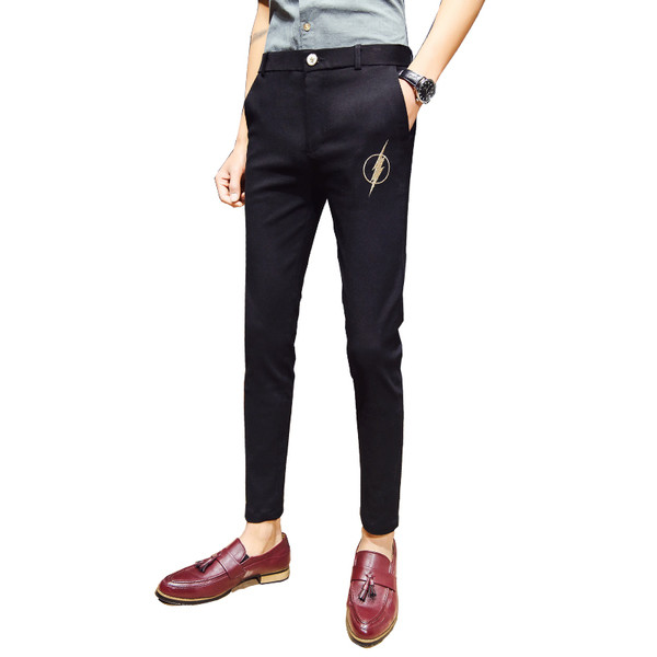 Κομψά μαύρα παντελόνια ανδρών με κεντήματα