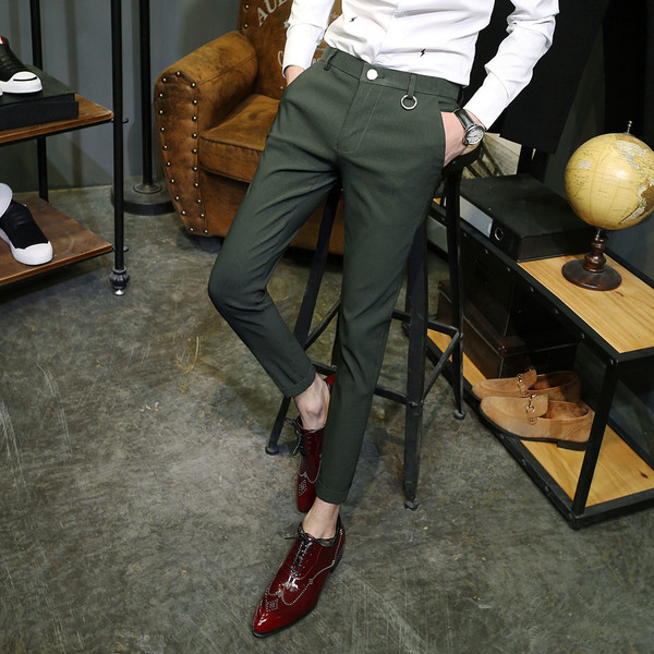 Κομψά παντελόνια καλοκαιρινών ανδρών σε δύο χρώματα