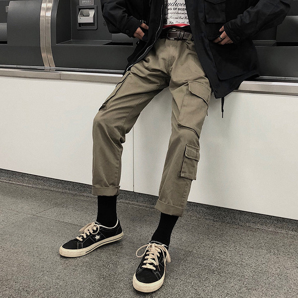 Ανδρικά αθλητικά παντελόνια με πλευρικές τσέπες