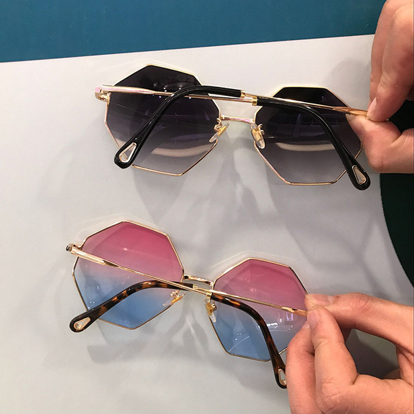 Ochelari de soare moderni în trei culori unisex