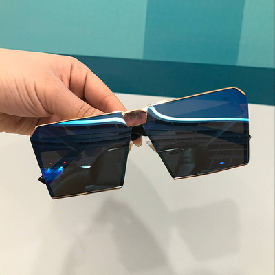 Γυαλιά ηλίου με τετράγωνο σχήμα σε διάφορα χρώματα κατάλληλα για άνδρες και γυναίκες