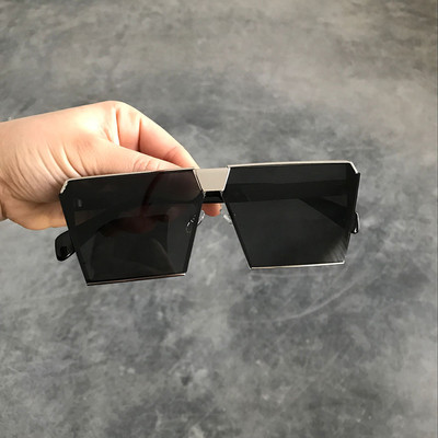 Γυαλιά ηλίου με τετράγωνο σχήμα σε διάφορα χρώματα κατάλληλα για άνδρες και γυναίκες