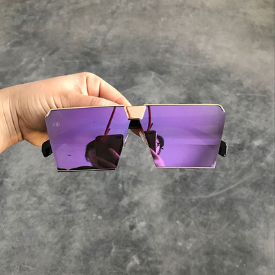 Γυαλιά ηλίου με τετράγωνο σχήμα σε διάφορα χρώματα κατάλληλα για άνδρες και γυναίκες