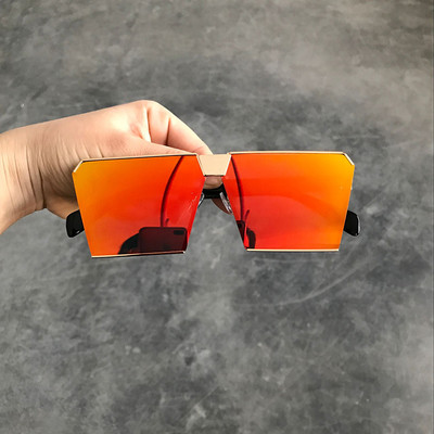 Γυαλιά ηλίου με τετράγωνο σχήμα σε διάφορα χρώματα κατάλληλα για άνδρες και γυναίκες