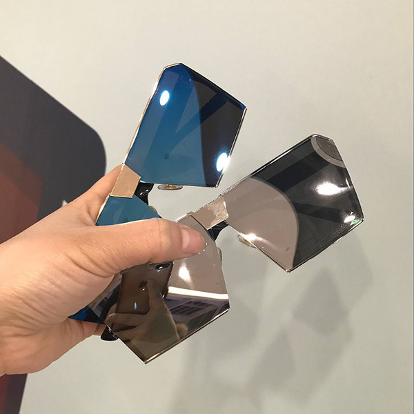 Γυαλιά ηλίου με τετράγωνο σχήμα σε διάφορα χρώματα κατάλληλα για άνδρες και γυναίκες