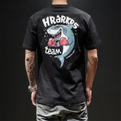 Tricou casual barbatesc cu aplicatie colorata in mai multe culori