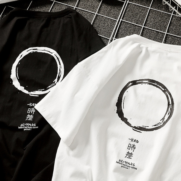 Ανδρικό αθλητικό μπλουζάκι με ενδιαφέρουσα εφαρμογή