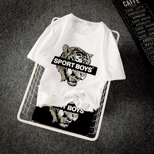 Μπλουζάκι ανδρικό μπλουζάκι με έγχρωμη εφαρμογή και ασπρόμαυρη πινακίδα