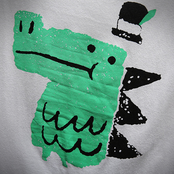 Tricou bărbătesc din bumbac cu decolteu O și aplicație colorată în două culori