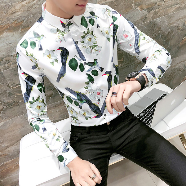 Cămașă bărbătească din satin cu mâneci lungi și imprimeu color