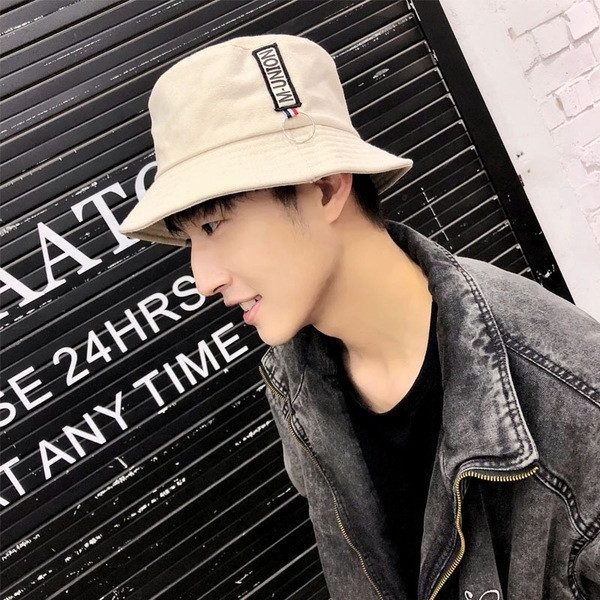 Καλοκαιρινό καπέλο σε δύο μοντέλα κατάλληλα για άνδρες και γυναίκες