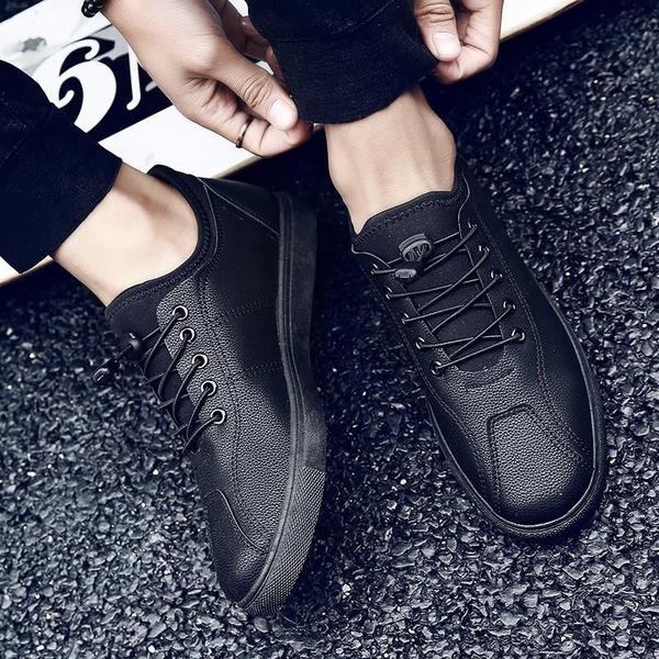 Μοντέρνα πάνινα παπούτσια ανδρών σε τρία χρώματα