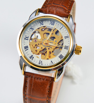 Ceas de barbat modern in mai multe culori cu curea din piele ecologica