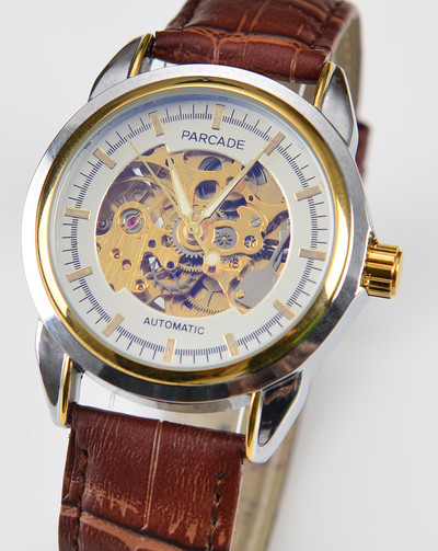 Ceas de barbat modern in mai multe culori cu curea din piele ecologica