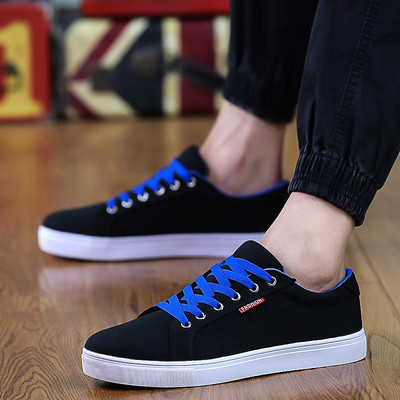 Μοντέρνα πάνινα παπούτσια ανδρών σε διάφορα χρώματα