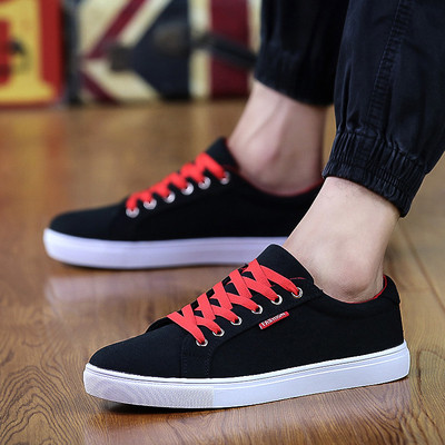 Μοντέρνα πάνινα παπούτσια ανδρών σε διάφορα χρώματα