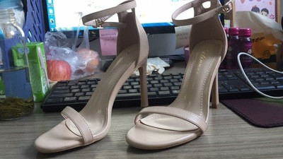 Κομψά γυναικεία σανδάλια με ιμάντα και ψηλό τακούνι σε διάφορα χρώματα