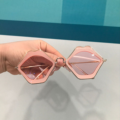 Γυναικεία γυαλιά ηλίου με μη τυποποιημένο σχήμα σε διάφορα χρώματα