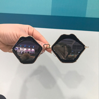 Γυναικεία γυαλιά ηλίου με μη τυποποιημένο σχήμα σε διάφορα χρώματα