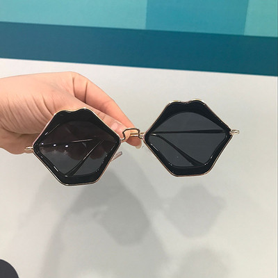 Γυναικεία γυαλιά ηλίου με μη τυποποιημένο σχήμα σε διάφορα χρώματα